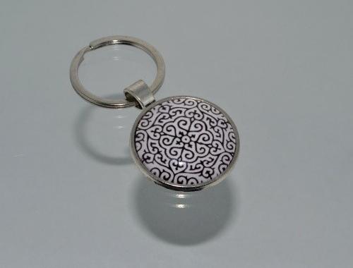 Přívěsek na klíče černobílý (3919) přívěsek ornament přívěšek klíče klíč klíčenka barevný vzor ornamenty vzory vzorovaný černobílý přívěsek na klíče bíločerný přívěšek na klíče 