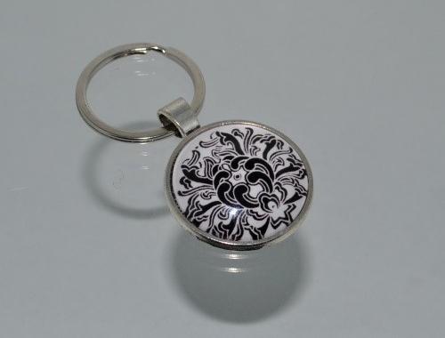 Přívěsek na klíče černobílý (3991) přívěsek ornament přívěšek klíče klíč klíčenka barevný vzor ornamenty vzory vzorovaný černobílý přívěsek na klíče bíločerný přívěšek na klíče 