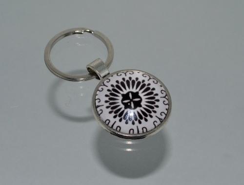 Přívěsek na klíče černobílý (3993) přívěsek ornament přívěšek klíče klíč klíčenka barevný vzor ornamenty vzory vzorovaný černobílý přívěsek na klíče bíločerný přívěšek na klíče 