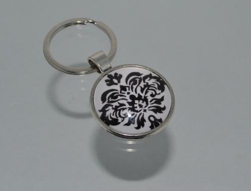 Přívěsek na klíče černobílý (3994) přívěsek ornament přívěšek klíče klíč klíčenka barevný vzor ornamenty vzory vzorovaný černobílý přívěsek na klíče bíločerný přívěšek na klíče 