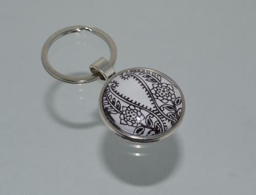 Přívěsek na klíče černobílý (3999) přívěsek ornament přívěšek klíče klíč klíčenka barevný vzor ornamenty vzory vzorovaný černobílý přívěsek na klíče bíločerný přívěšek na klíče 
