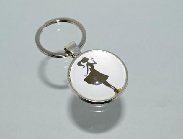 Přívěsek na klíče - víla (4207) přívěsek víla přívěšek klíče klíč klíčenka barevný černobílá víly bíločerná přívěsek na klíče přívěšek na klíče 