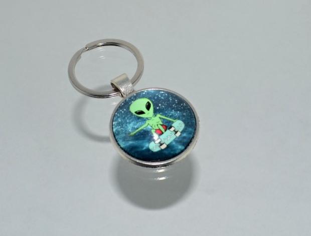 Přívěsek na klíče - UFO (4215) ufo přívěsek přívěšek klíče klíč klíčenka barevný marťan ufoni přívěsek na klíče přívěšek na klíče marťani marťanský mimozemský jsou mezi námi 
