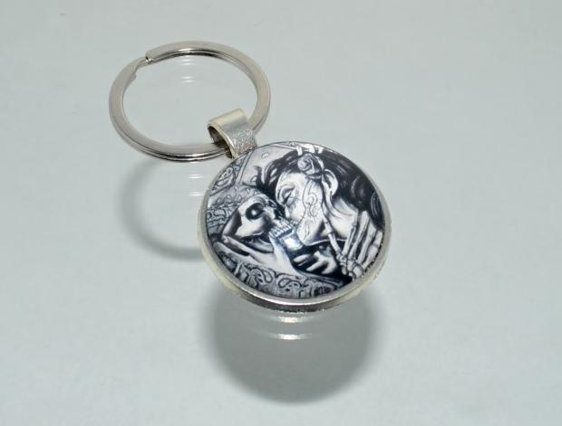 Přívěsek na klíče - malovaný (4298) přívěsek přívěšek klíče klíč klíčenka malovaný barevný lebka černobílý přívěsek na klíče bíločerný přívěšek na klíče jako malovaný jako lebka 