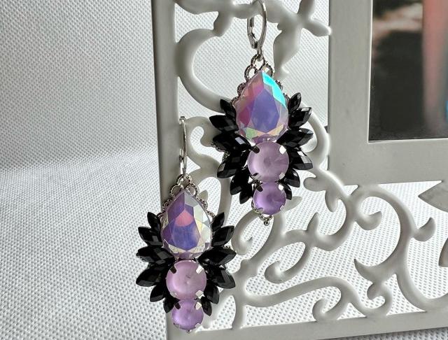 Krásné fialky náušnice svatba černé visací fialové luxusní třpyt náušničky náušky zářivé fialkové třpytivé svědek černofialové fialovočernécrystal 