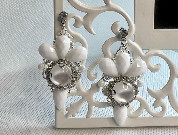 Luxusní bílé náušnice náušnice bílé svatba visací luxusní třpyt náušničky náušky crystal zářivé třpytivé svědek 