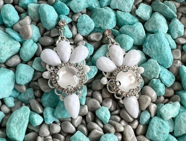 Luxusní bílé náušnice