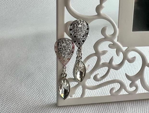 Náušnice ve stříbrné barvě náušnice svatba visací luxusní třpyt náušničky náušky stříbrné crystal zářivé třpytivé svědek 