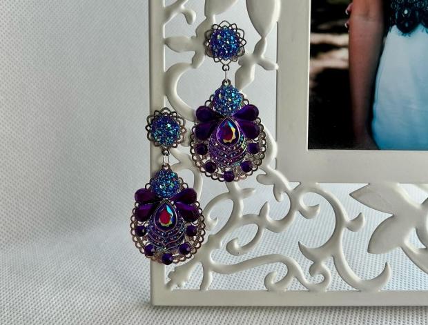 Luxusní náušnice - fialové náušnice svatba visací luxusní třpyt náušničky náušky crystal zářivé fialkové třpytivé svědek 