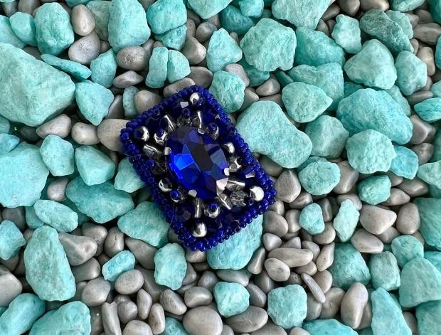 Brož - modrý obdélník