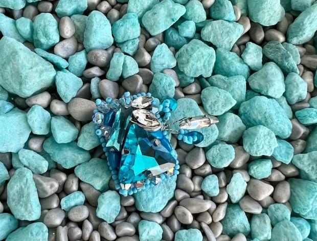 Brož - světle modrá