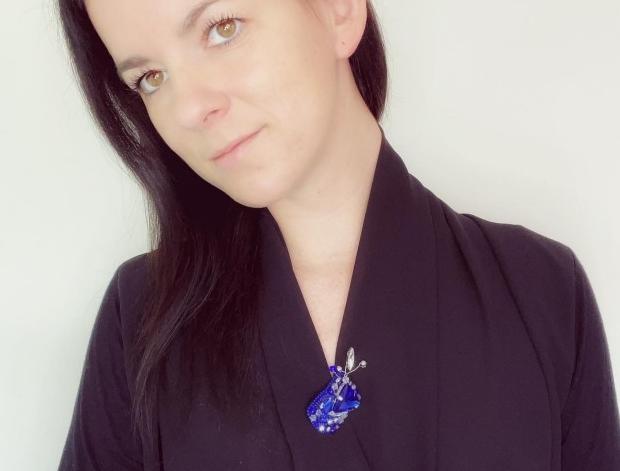 Brož - tmavě modrá