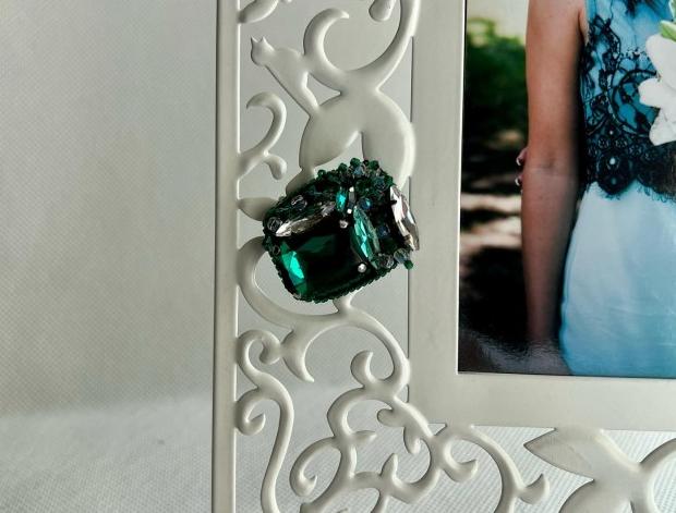 Brož - tmavě zelená brož zelená kamínky stříbrná třpytivá brože crystal kamínek zářivá luxusní brož kamínková dámská brož brož na oblečení 