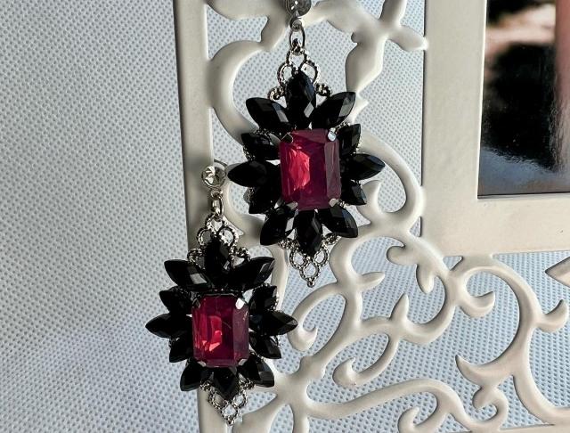 Náušnice - růžový kámen náušnice svatba černé visací luxusní třpyt náušničky náušky růžové crystal zářivé třpytivé svědek 