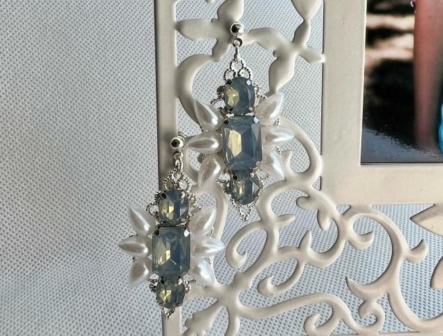 Náušnice - bílo modré náušnice bílé svatba visací modré luxusní třpyt náušničky náušky crystal zářivé třpytivé modrobílé bílomodré svědek 