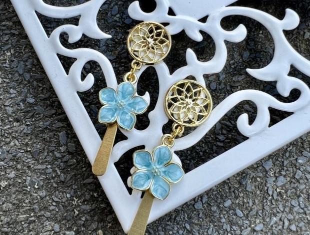 Náušnice - modré kytičky šperk šperky náušnice květina kytičky kytička bižuterie náušničky náušky zlaté zlatá kolekce modrá kytička 