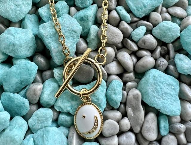 Řetízek - s bílým přívěskem