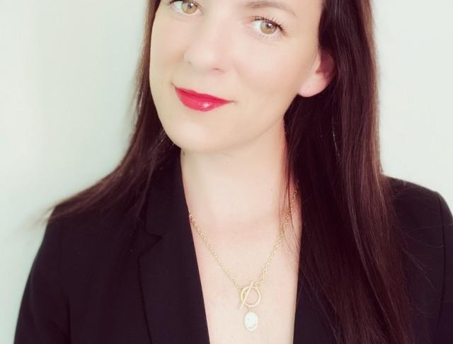 Řetízek - s bílým přívěskem