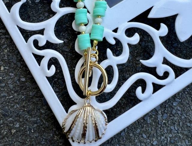 Náhrdelník - mušle šperk náhrdelník přívěsek šperky mušle bílé řetízek bižuterie náhrdelníky zlaté řetízky mušlička zlatá kolekce 