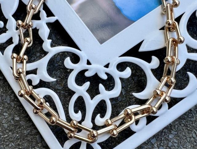 Náhrdelník - maxi šperk náhrdelník přívěsek šperky maxi bílé řetízek bižuterie náhrdelníky zlaté masivní řetízky masivní náhrdelník zlatá kolekce maxi náhrdelník 