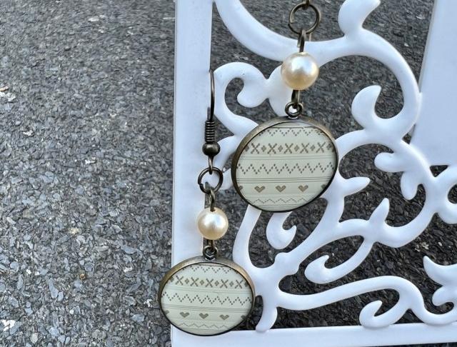 Náušnice - vánoční krémové šperk šperky náušnice vánoční bižuterie akce pryskyřice náušničky náušky béžové výprodej pryskyřicové 