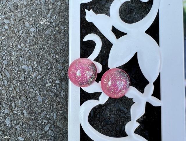 Náušnice - růžová pryskyřice šperk šperky náušnice růžová bižuterie akce pryskyřice náušničky náušky růžové glitry flitrové flitr výprodej pryskyřicové 