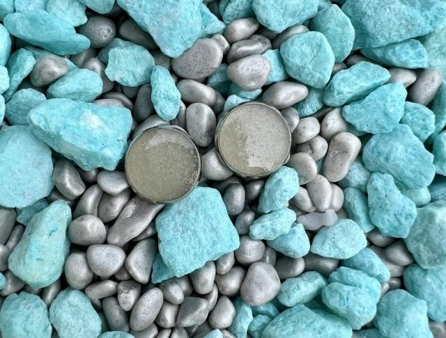 Náušnice - bílé flitry.