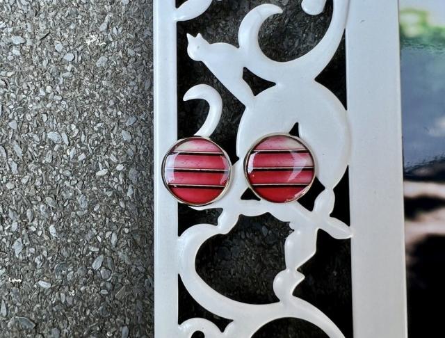 Náušnice - červené pruhy šperk šperky červené náušnice proužky pruhy bižuterie akce pryskyřice náušničky náušky výprodej pryskyřicové 