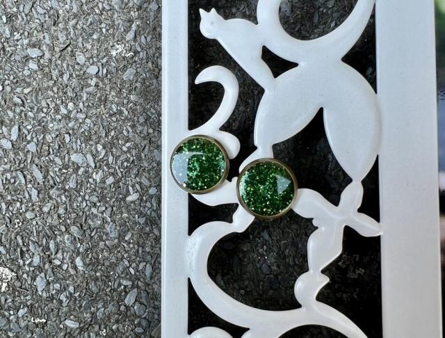 Náušnice - flitry zelené šperk šperky zelená náušnice zelené bižuterie akce pryskyřice náušničky náušky glitry flitrové flitr výprodej pryskyřicové 