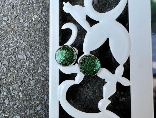 Náušnice - zelené flitry šperk šperky zelená náušnice zelené bižuterie akce pryskyřice náušničky náušky glitry flitrové flitr výprodej pryskyřicové 