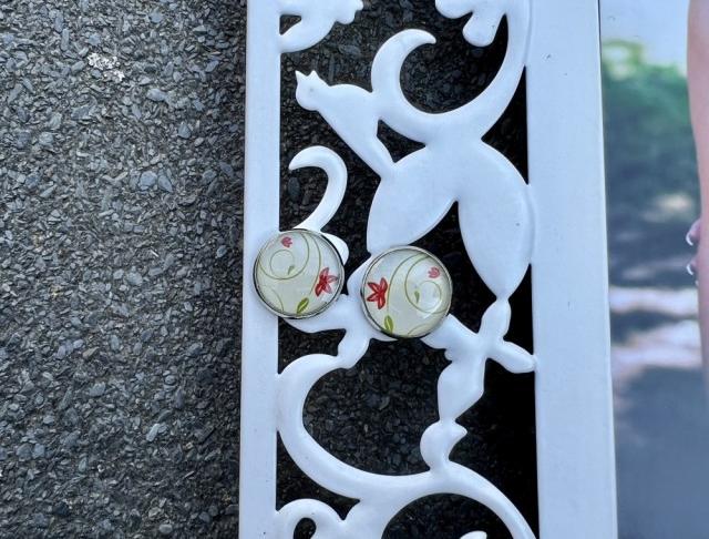 Náušnice - květy malované šperk šperky náušnice kytičky kytička kytka bižuterie akce pryskyřice náušničky náušky výprodej pryskyřicové 