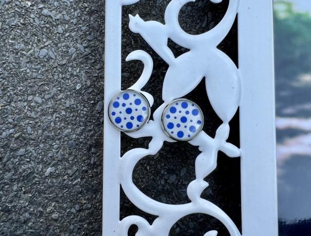 Náušnice - modré puntíky šperk šperky náušnice puntík modré puntíky bižuterie akce pryskyřice náušničky náušky puntíkaté výprodej pryskyřicové modré puntíky 