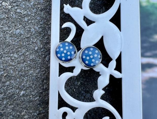 Náušnice - puntíkaté šperk šperky náušnice puntík modré puntíky bižuterie akce pryskyřice náušničky náušky puntíkaté výprodej pryskyřicové modré puntíky 