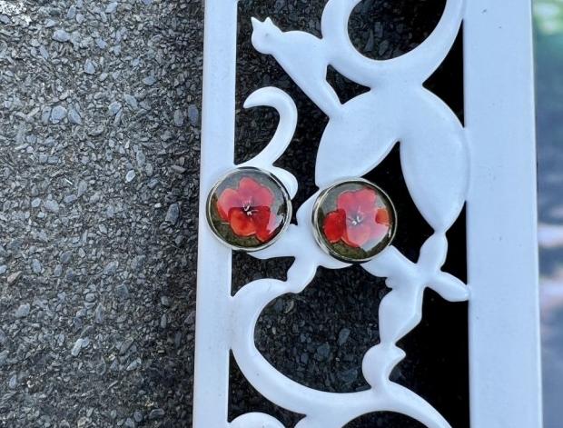 Náušnice - vlčí mák červená šperk šperky červené náušnice bižuterie akce pryskyřice náušničky náušky mák máky vlčí máky vlčí mák výprodej pryskyřicové 