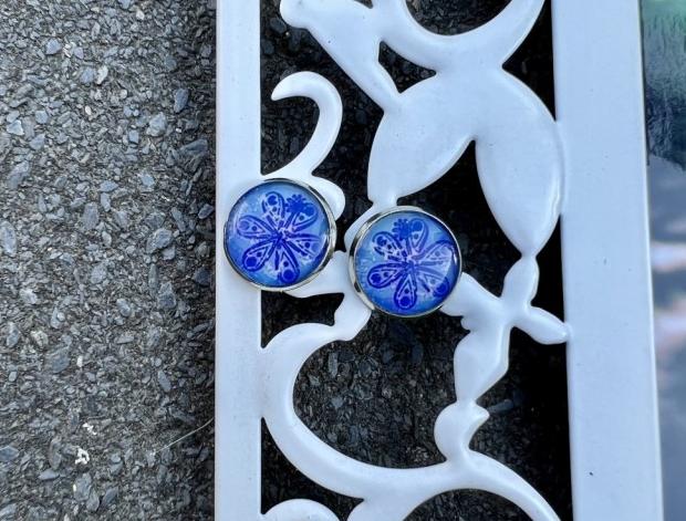 Náušnice - kytička šperk šperky náušnice modrá fialová kytičky kytička modré kytka fialové bižuterie akce pryskyřice náušničky náušky výprodej modrofialové fialovomodré pryskyřicové 