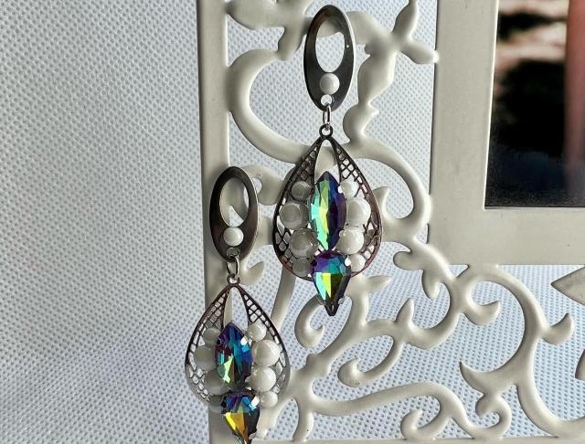 Náušnice - bílo fialkové náušnice svatba visací luxusní třpyt náušničky náušky crystal zářivé fialkové třpytivé svědek 