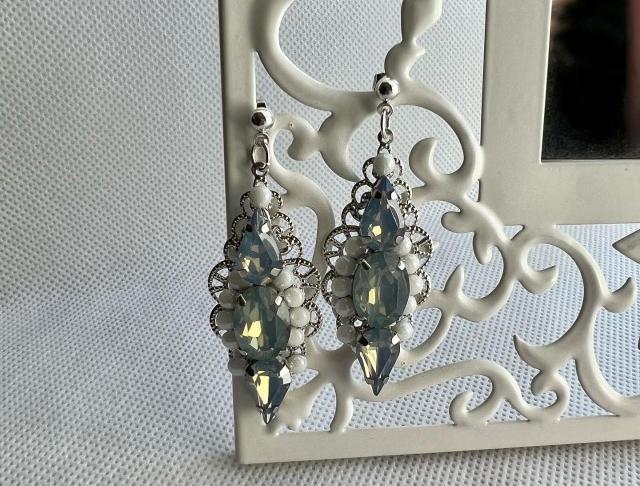 Náušnice - bílomodré crystal náušnice bílé svatba visací šedomodré luxusní třpyt náušničky náušky crystal zářivé třpytivé modrošedé svědek 