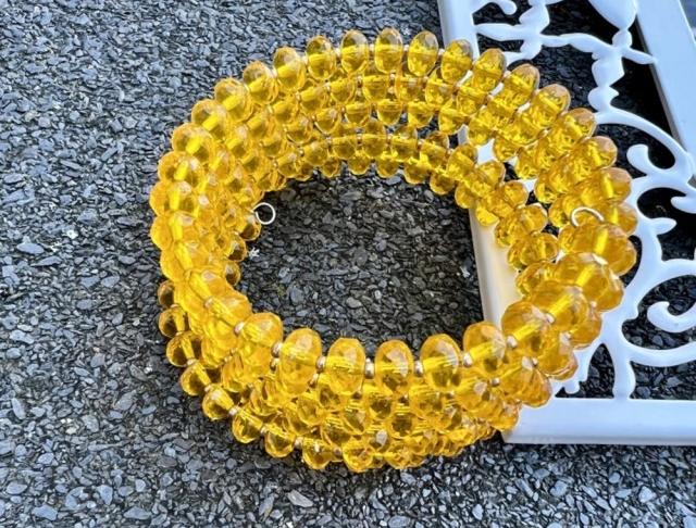 Náramek - maxi oranžový náramek korálky svatba luxusní perličky rokajl náramky luxus zlatý svatební oranžový ples plesový paměťový drát svědek 