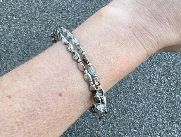 Náramek - stříbrno čirý