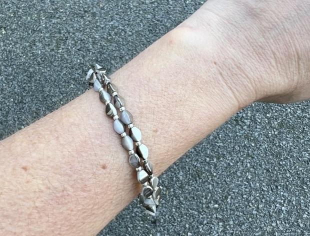 Náramek - stříbrno šedý