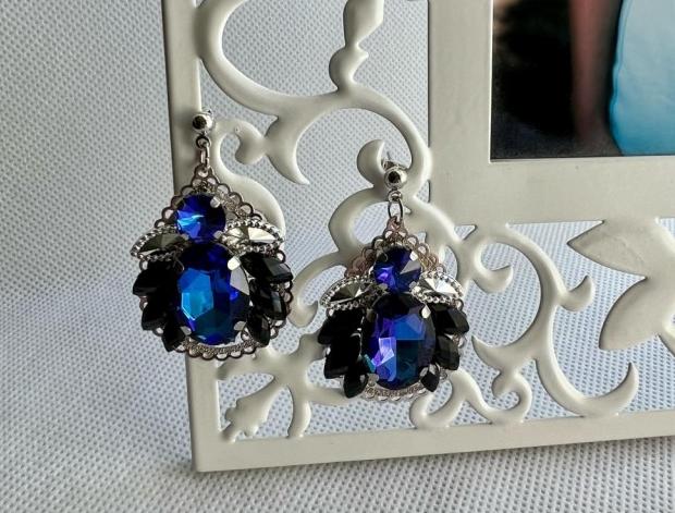 Náušnice - fialovo-černé náušnice svatba černé visací fialové luxusní třpyt náušničky náušky crystal zářivé fialkové třpytivé stříbrnočerné černostříbrné svědek 