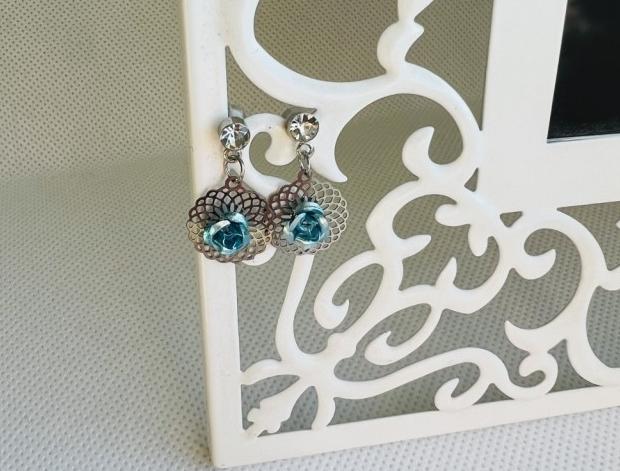 LC mini - modré kytičky šperk šperky dárek kamínky náušnice modré luxusní bižuterie luxus náušničky náušky tyrkysové bižuterní crystal bižu mini na ples na svatbu kamínkové svědek 