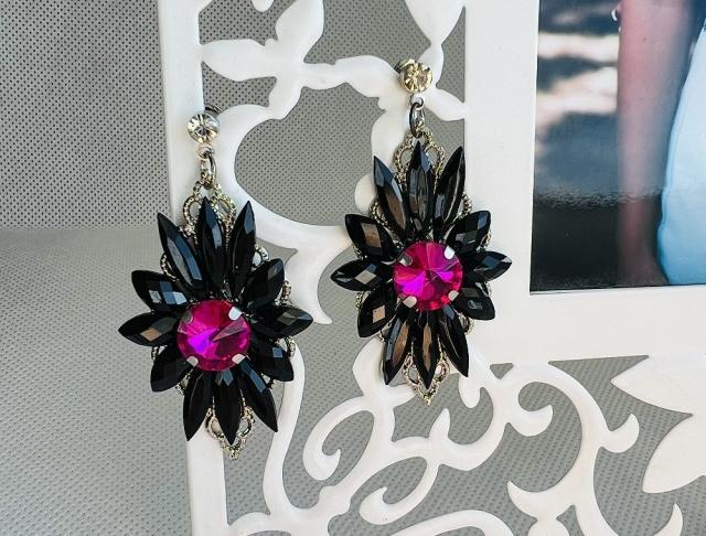 Luxusní crystal - růžovo černé kamínky náušnice růžová černá svatba černé luxusní bižuterie luxus náušničky náušky svatební růžové ples plesové bižuterní crystal bižu kamínek na ples kamínkové luxury svědek crystals 