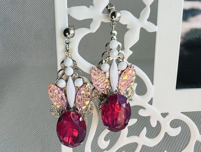 Luxusní crystal - tmavě růžové kamínky náušnice růžová bílá bílé svatba luxusní bižuterie luxus náušničky náušky svatební růžové ples plesové bižuterní crystal bižu kamínek na ples kamínkové luxury svědek crystals 