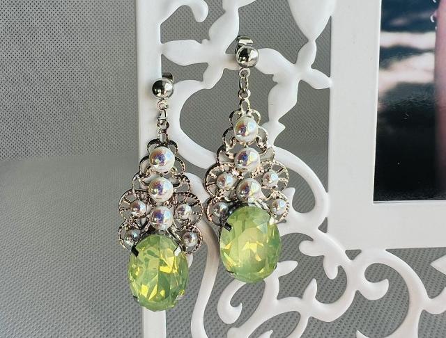 Luxusní crystal - zelené zelená kamínky náušnice zelené svatba luxusní bižuterie luxus náušničky náušky svatební ples plesové bižuterní crystal bižu kamínek crystal ab na ples kamínkové luxury svědek crystals 