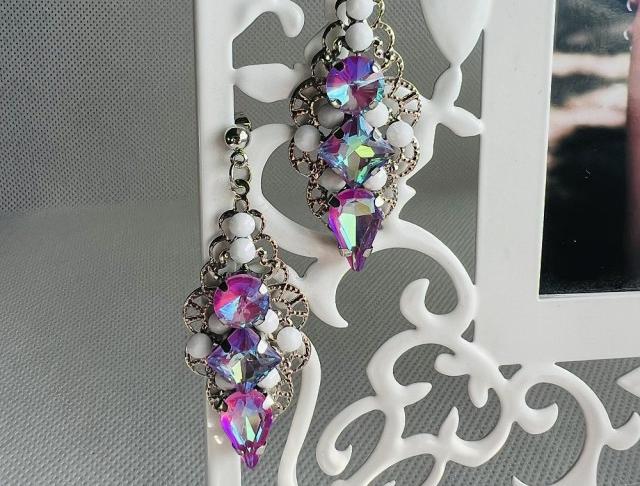 Luxusní crystal - zářivé růžové kamínky náušnice růžová bílá bílé svatba luxusní bižuterie luxus náušničky náušky svatební růžové ples plesové bižuterní crystal bižu kamínek na ples kamínkové luxury svědek crystals 