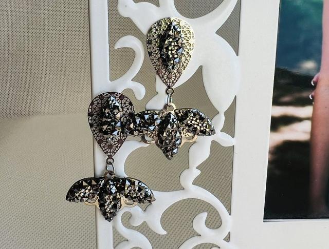 LC střapaté - šedé kamínky náušnice šedá svatba šedé luxusní bižuterie luxus náušničky náušky svatební ples plesové bižuterní crystal bižu kamínek šedivé na ples šedivá kamínkové luxury svědek crystals 