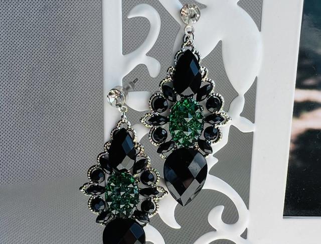 Luxusní crystal - černozelené zelená kamínky náušnice černá zelené svatba černé luxusní bižuterie luxus náušničky náušky svatební ples plesové bižuterní crystal bižu kamínek na ples kamínkové luxury zelenočerné svědek černozelené crystals 
