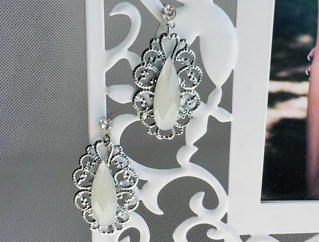 LC jemné - šedé kapky kamínky náušnice šedá svatba šedé luxusní bižuterie luxus náušničky náušky svatební ples plesové bižuterní crystal bižu kamínek šedivé na ples šedivá kamínkové luxury svědek crystals 