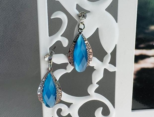 LC jemné - zářivé modré kamínky náušnice modrá svatba modré luxusní bižuterie luxus náušničky náušky svatební ples plesové bižuterní crystal bižu kamínek na ples kamínkové luxury svědek crystals 